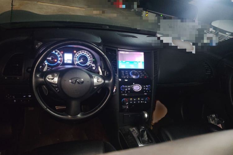 Used Infiniti QX70 2015 3.7L Shadow Edition Center Console
