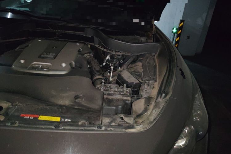 Used Infiniti QX70 2015 3.7L Shadow Edition Engine Bay Left