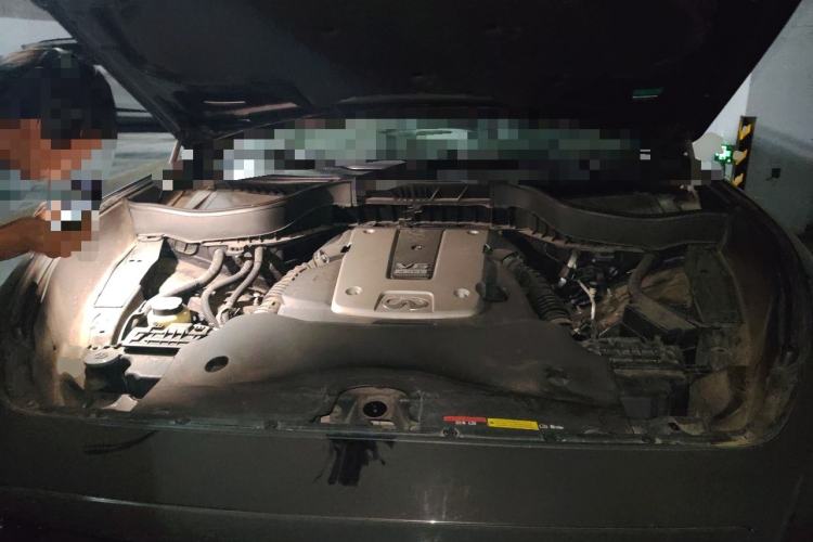 Used Infiniti QX70 2015 3.7L Shadow Edition Engine Bay