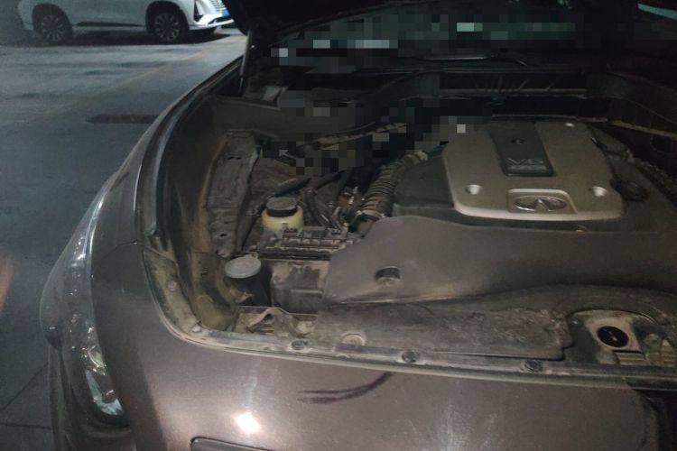 Used Infiniti QX70 2015 3.7L Shadow Edition Engine Bay Right