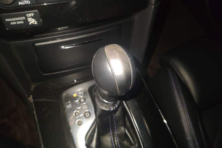 Used Infiniti QX70 2015 3.7L Shadow Edition Gear Lever