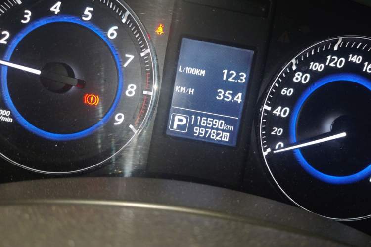 Used Infiniti QX70 2015 3.7L Shadow Edition Odometer Close Up