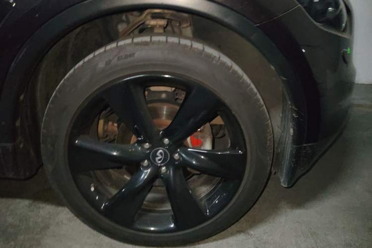 Used Infiniti QX70 2015 3.7L Shadow Edition Right Front Wheel Hub