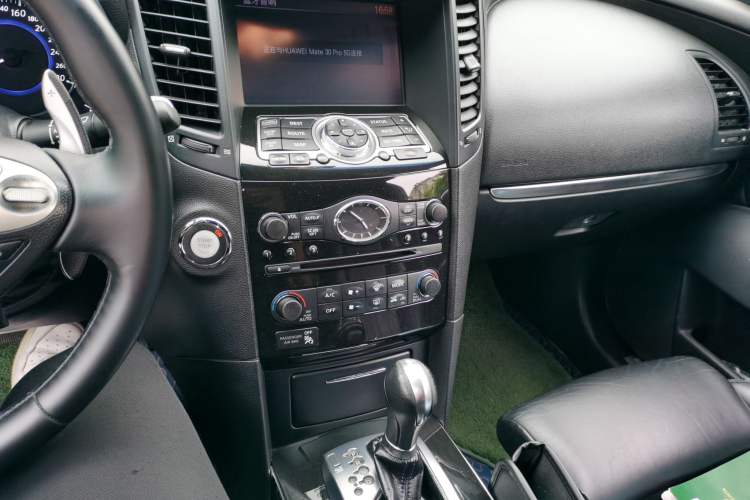Used Infiniti QX70 2015 3.7L Shadow Edition Audio And AC Panel