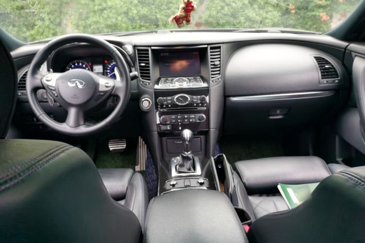 Used Infiniti QX70 2015 3.7L Shadow Edition Center Console