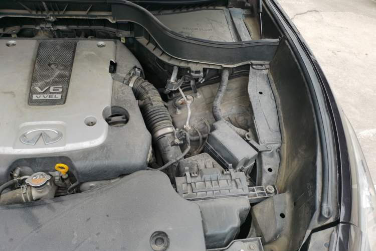 Used Infiniti QX70 2015 3.7L Shadow Edition Engine Bay Left