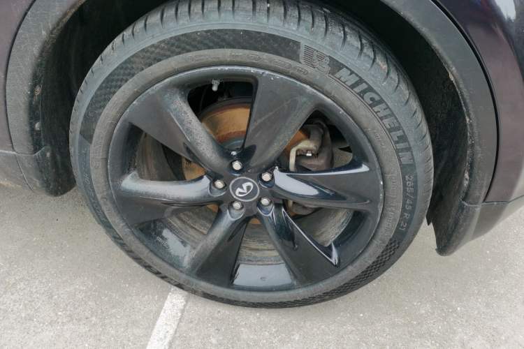 Used Infiniti QX70 2015 3.7L Shadow Edition Right Front Wheel Hub