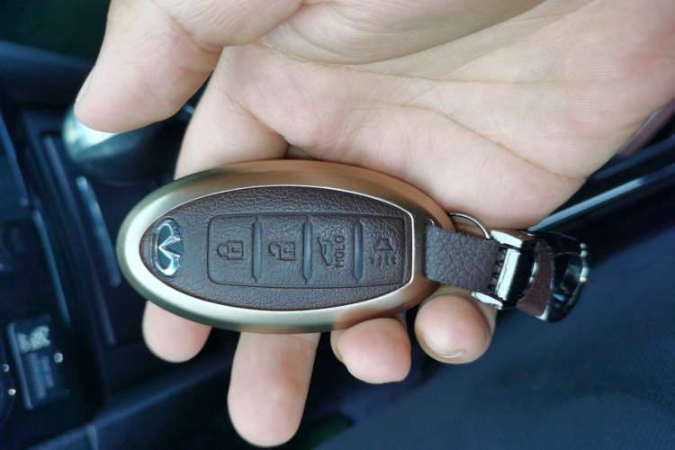 Used Infiniti QX70 2015 3.7L Shadow Edition Vehicle Key