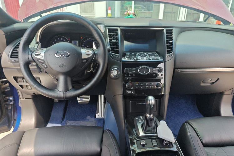 Used Infiniti QX70 2015 3.7L Shadow Edition Center Console