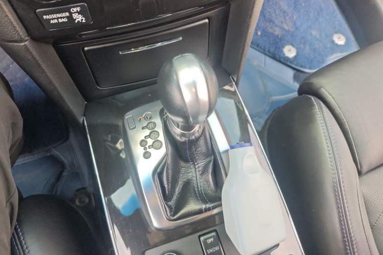 Used Infiniti QX70 2015 3.7L Shadow Edition Gear Lever