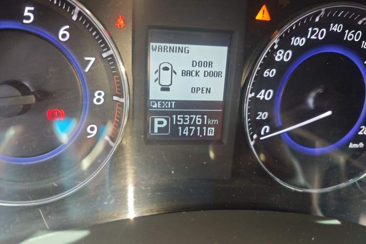 Used Infiniti QX70 2015 3.7L Shadow Edition Odometer Close Up