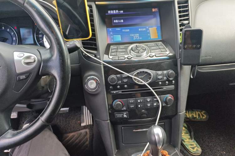 Used Infiniti QX70 2015 3.7L Shadow Edition Audio And AC Panel