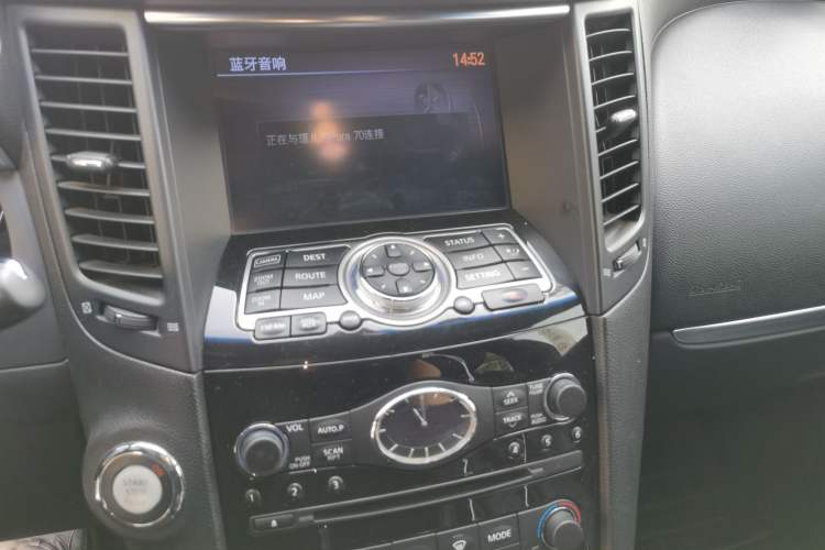 Used Infiniti QX70 2015 3.7L Shadow Edition Audio And AC Panel