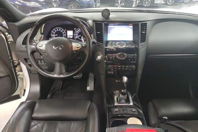 Used Infiniti QX70 2015 3.7L Shadow Edition Audio And AC Panel
