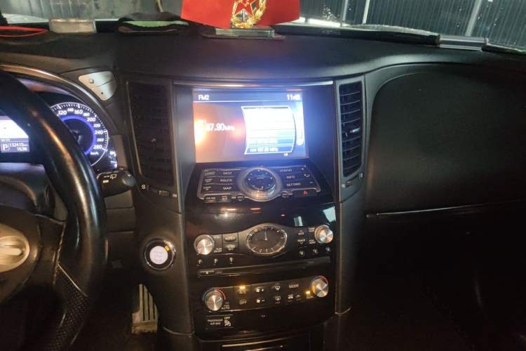 Used Infiniti QX70 2015 3.7L Shadow Edition Audio And AC Panel