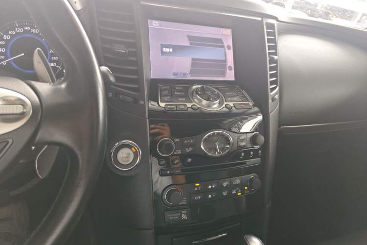Used Infiniti QX70 2015 3.7L Shadow Edition Audio And AC Panel