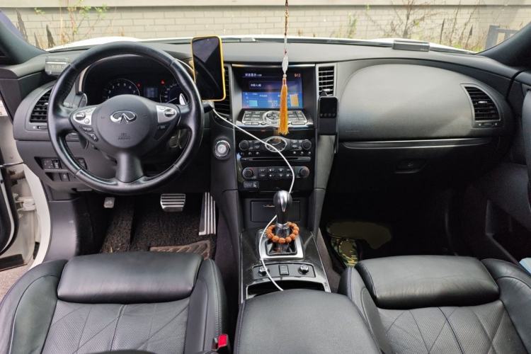 Used Infiniti QX70 2015 3.7L Shadow Edition Center Console