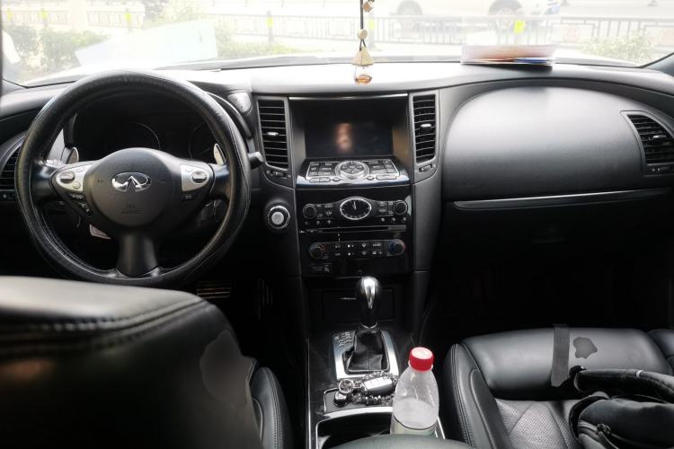 Used Infiniti QX70 2015 3.7L Shadow Edition Center Console