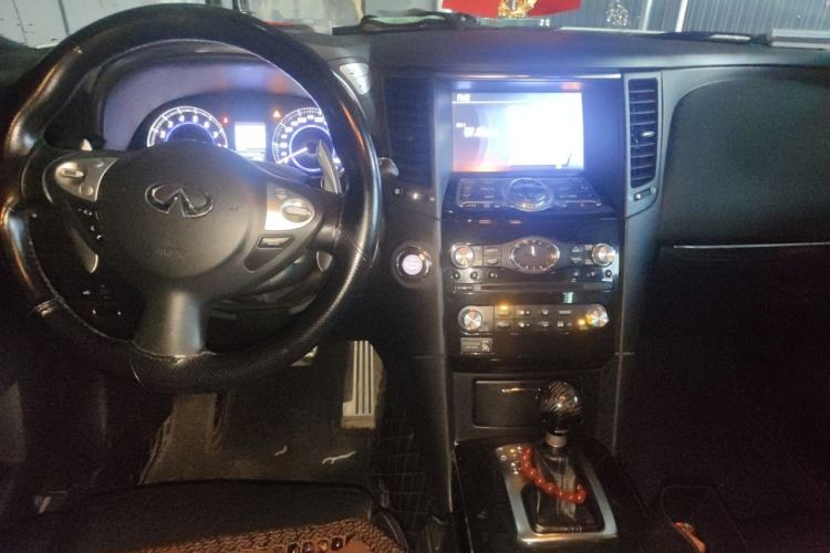 Used Infiniti QX70 2015 3.7L Shadow Edition Center Console