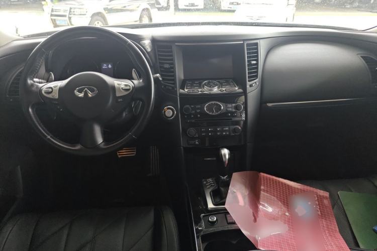 Used Infiniti QX70 2015 3.7L Shadow Edition Center Console