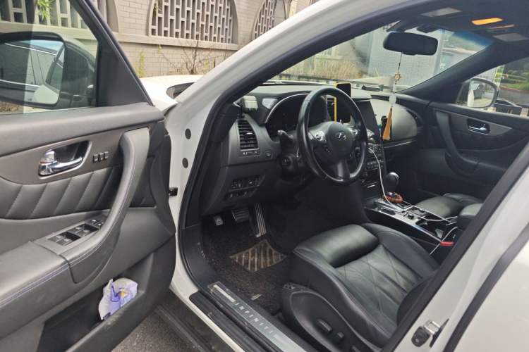 Used Infiniti QX70 2015 3.7L Shadow Edition Driver Seat
