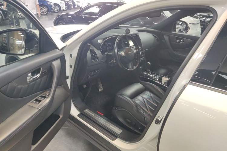 Used Infiniti QX70 2015 3.7L Shadow Edition Driver Seat