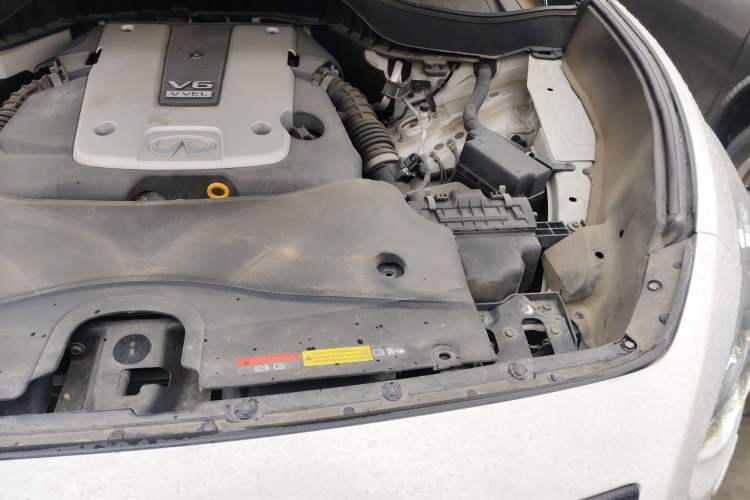 Used Infiniti QX70 2015 3.7L Shadow Edition Engine Bay Left