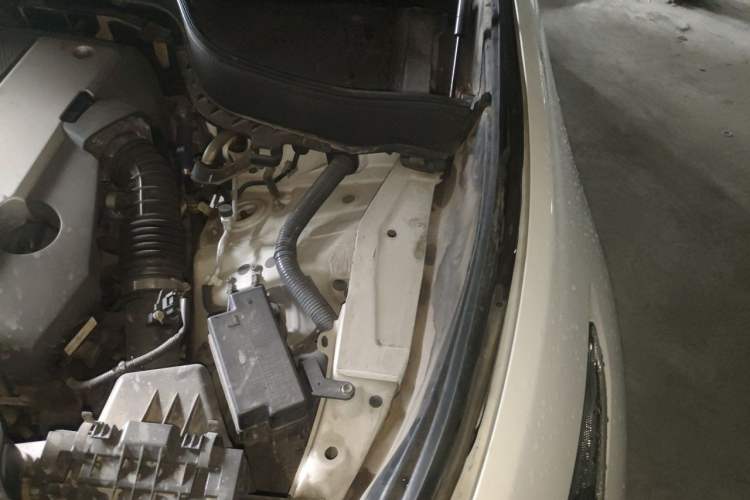 Used Infiniti QX70 2015 3.7L Shadow Edition Engine Bay Left