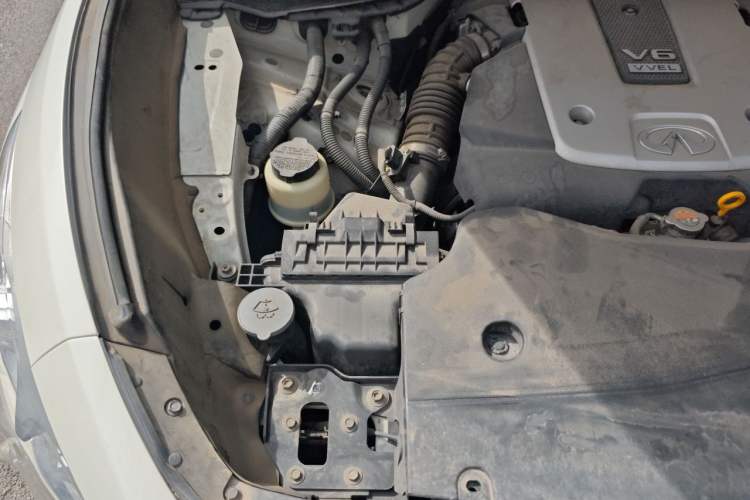 Used Infiniti QX70 2015 3.7L Shadow Edition Engine Bay Right
