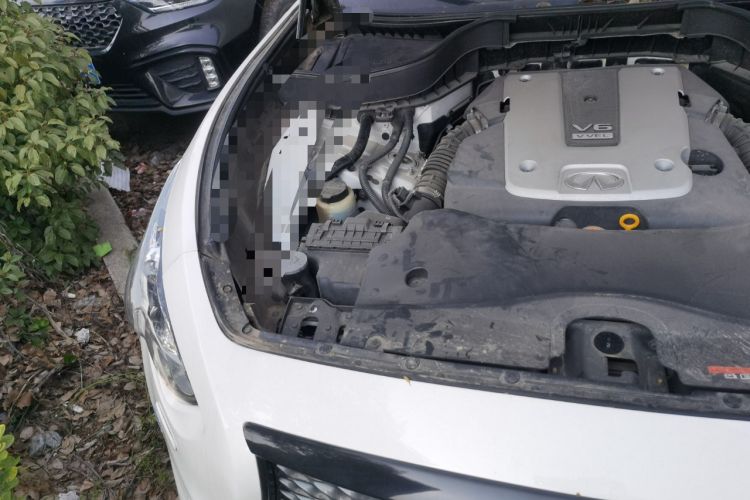 Used Infiniti QX70 2015 3.7L Shadow Edition Engine Bay Right