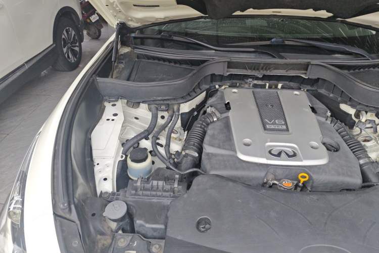 Used Infiniti QX70 2015 3.7L Shadow Edition Engine Bay Right