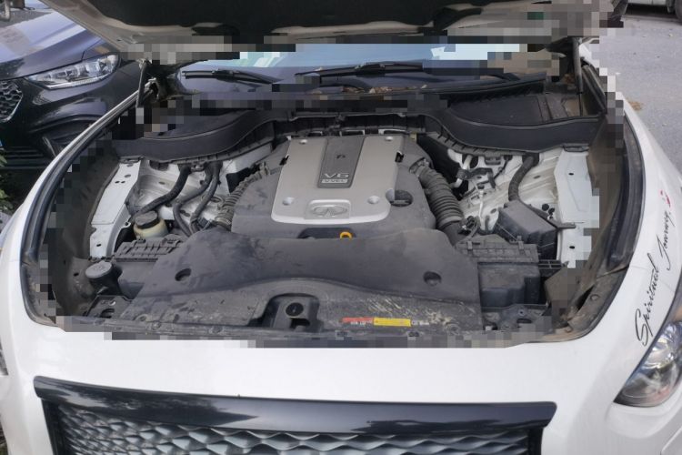 Used Infiniti QX70 2015 3.7L Shadow Edition Engine Bay