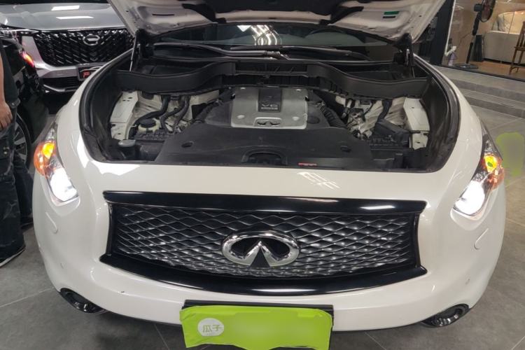 Used Infiniti QX70 2015 3.7L Shadow Edition Engine Bay