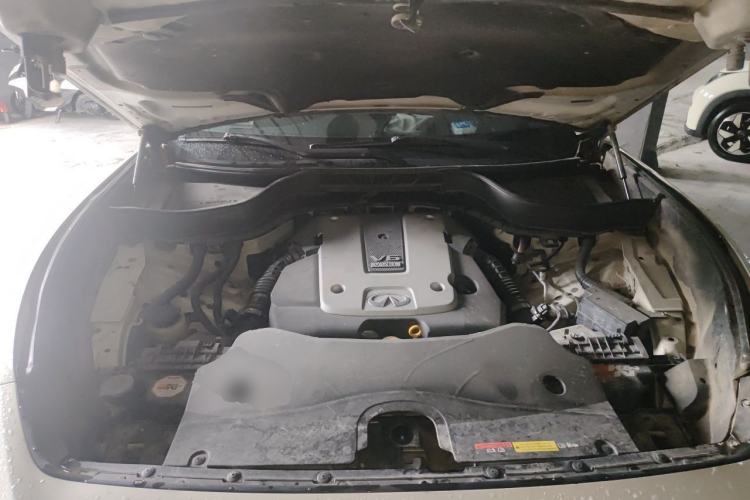 Used Infiniti QX70 2015 3.7L Shadow Edition Engine Bay