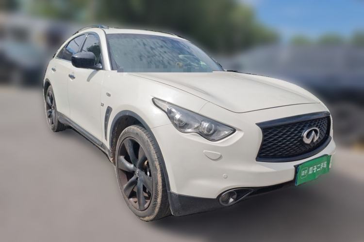 Used Infiniti QX70 2015 3.7L Shadow Edition Front Right 45 Deg