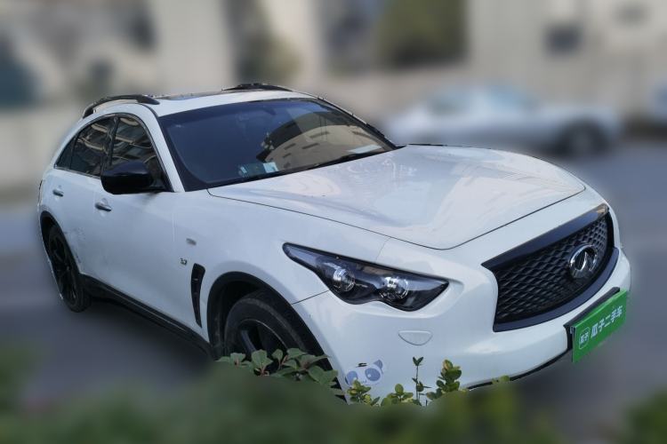 Used Infiniti QX70 2015 3.7L Shadow Edition Front Right 45 Deg