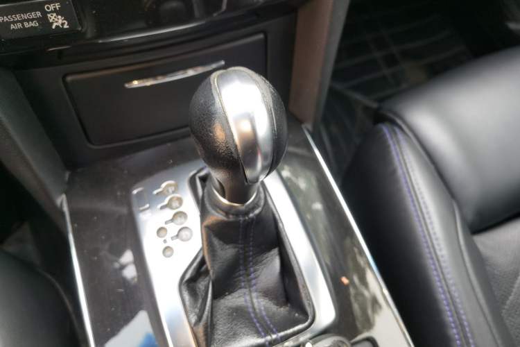 Used Infiniti QX70 2015 3.7L Shadow Edition Gear Lever