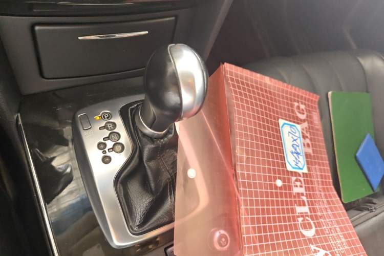 Used Infiniti QX70 2015 3.7L Shadow Edition Gear Lever