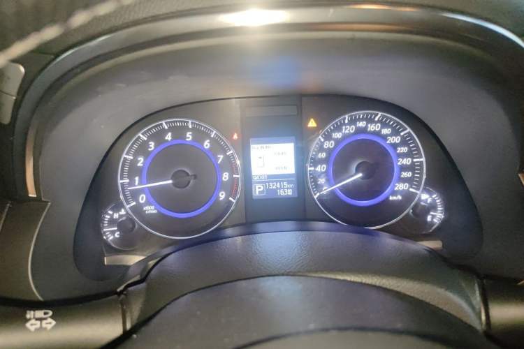Used Infiniti QX70 2015 3.7L Shadow Edition Instrument Cluster