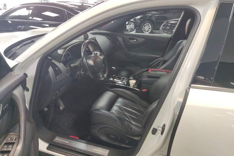 Used Infiniti QX70 2015 3.7L Shadow Edition Left Front Seat