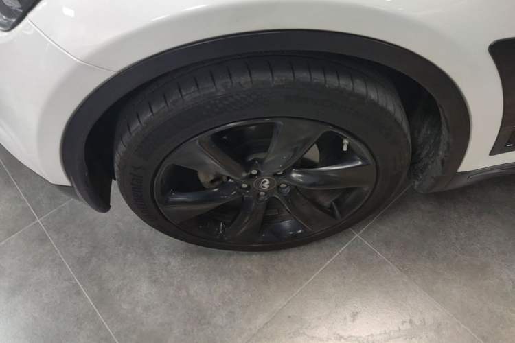 Used Infiniti QX70 2015 3.7L Shadow Edition Left Front Wheel Hub