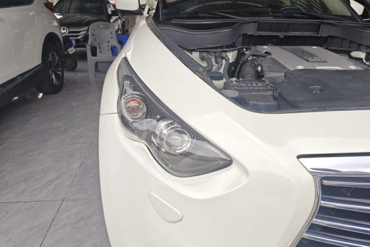 Used Infiniti QX70 2015 3.7L Shadow Edition Right Front Headlight