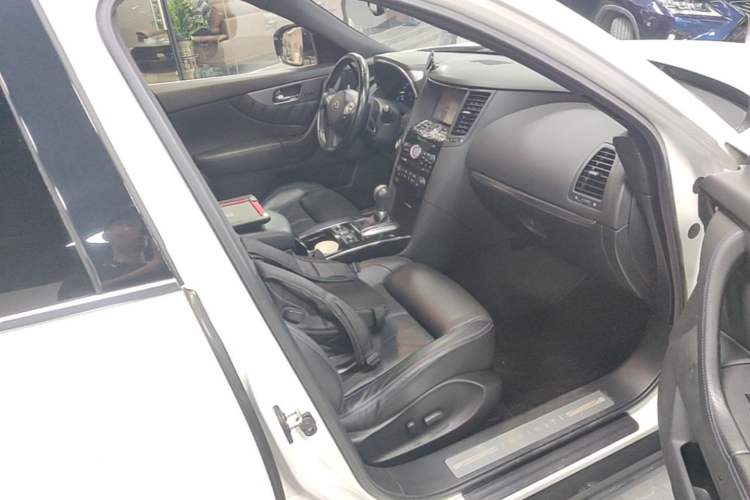 Used Infiniti QX70 2015 3.7L Shadow Edition Right Front Seat