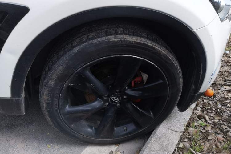 Used Infiniti QX70 2015 3.7L Shadow Edition Right Front Wheel Hub