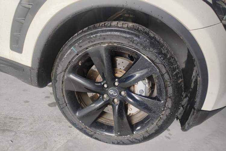 Used Infiniti QX70 2015 3.7L Shadow Edition Right Front Wheel Hub