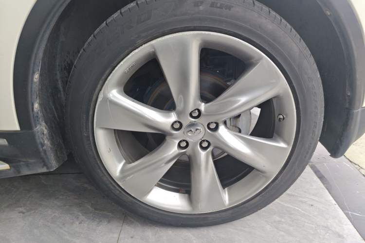 Used Infiniti QX70 2015 3.7L Shadow Edition Right Front Wheel Hub