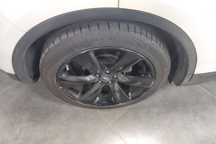 Used Infiniti QX70 2015 3.7L Shadow Edition Right Rear Wheel Hub
