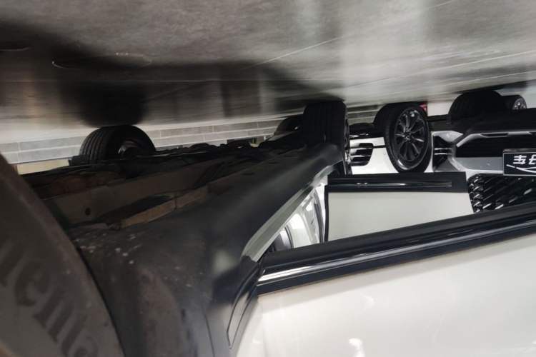 Used Infiniti QX70 2015 3.7L Shadow Edition Right Side Sill