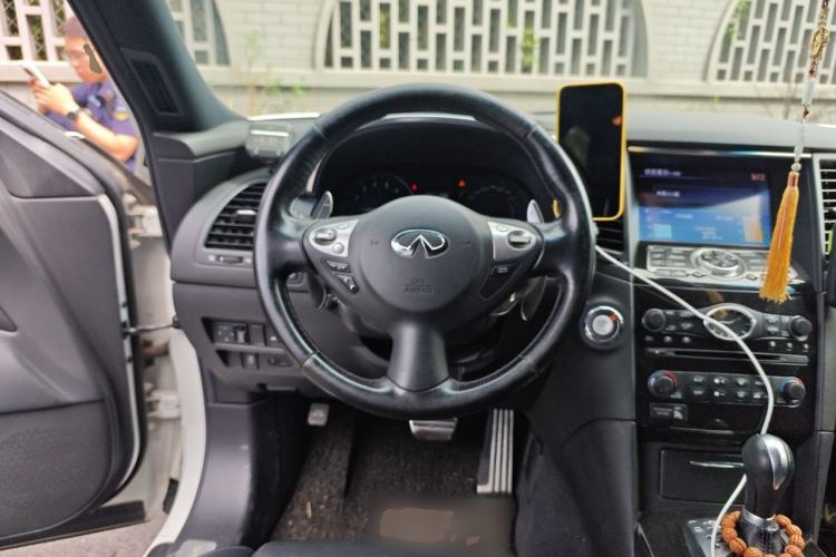 Used Infiniti QX70 2015 3.7L Shadow Edition Steering Wheel
