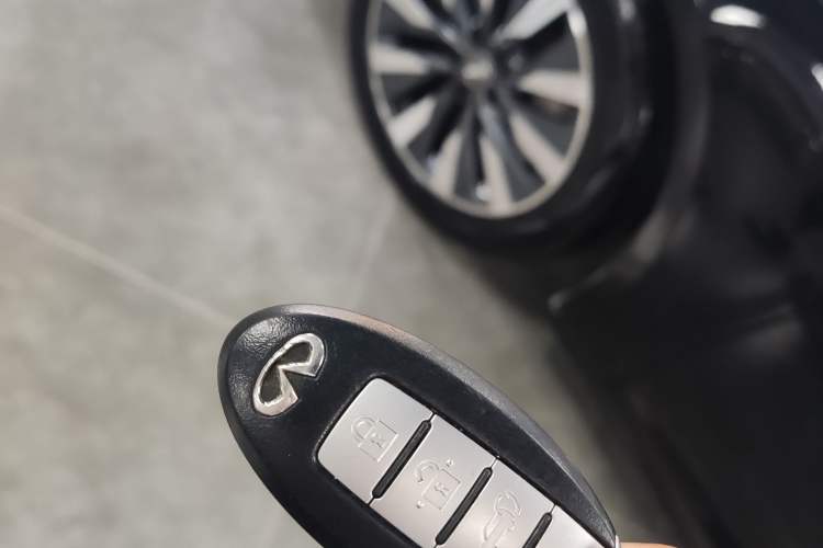 Used Infiniti QX70 2015 3.7L Shadow Edition Vehicle Key